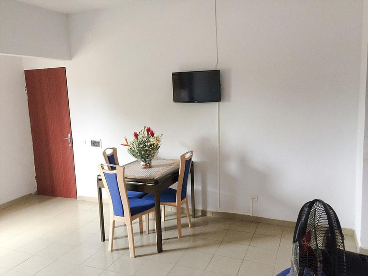 Hotel Marie Antoinette Lomé Buitenkant foto